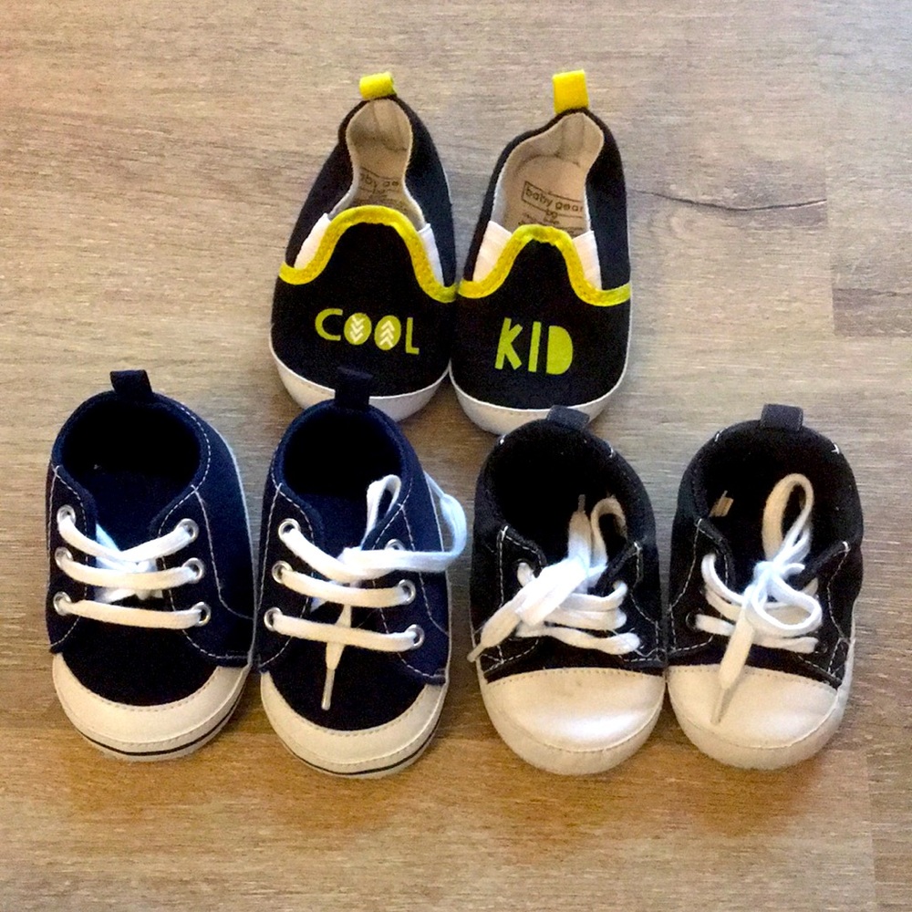 Infant soft shoes 6-12months. 3 pair bundle